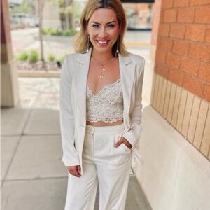 Light tan/nude floral laced cropped bralette size M. Never worn.